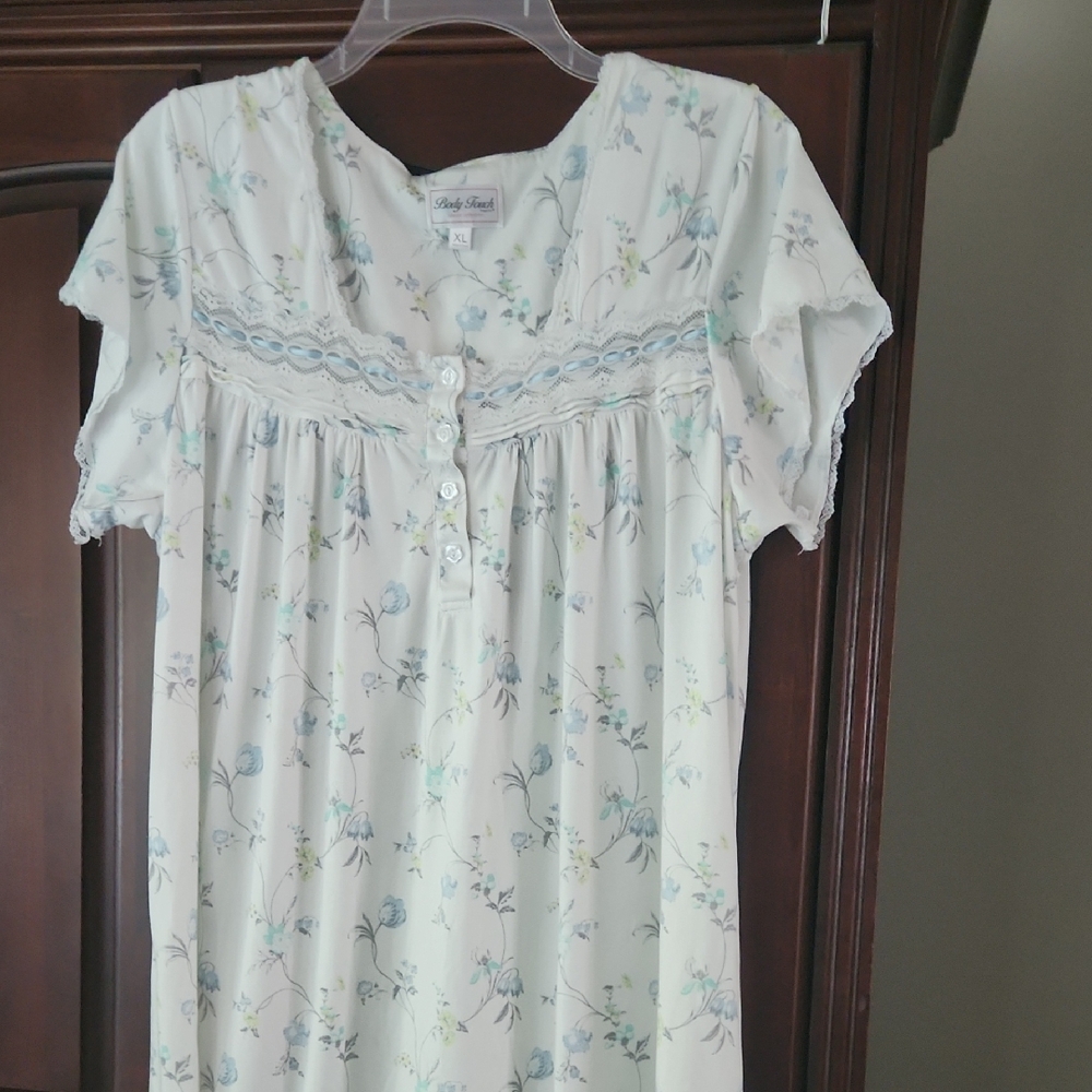 Floral Lace Trim Nightgown
